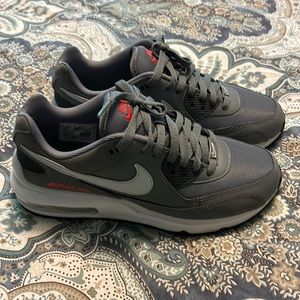 Gray Nike Air Max. Size 6 youth (women’s 7.5)